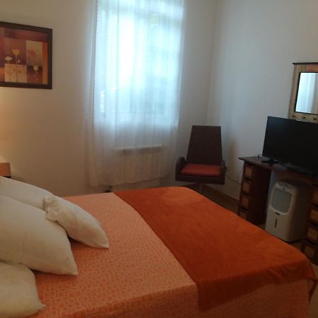 Apartamento Con Pequeno Jardin En El Centro Ferrol Exterior photo
